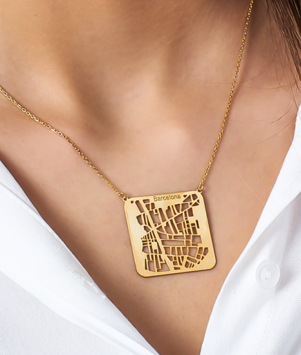 Oya Kişiye Özel Kalın Çerçeveli Harita Kolye